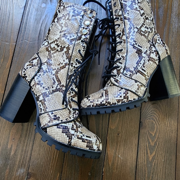 DV DOLCE VITA Ayleen Heeled Lug Sole Combat Boots Size 6 NWOT - Picture 12 of 15